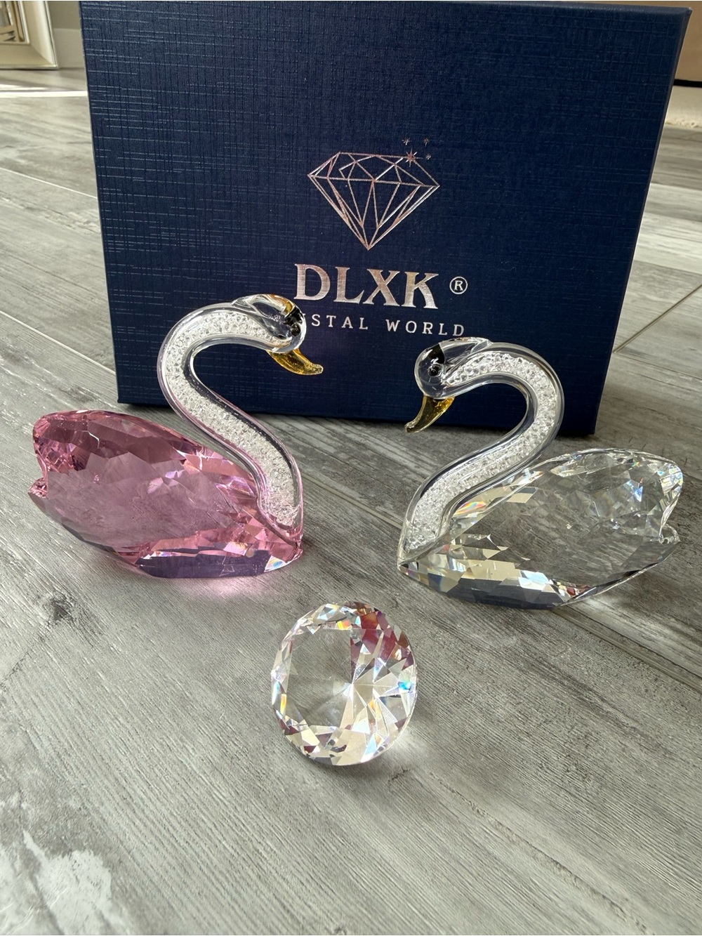 DLXK Crystal World Swan Figurine Set Pink & Clear Crystal Decor NIB